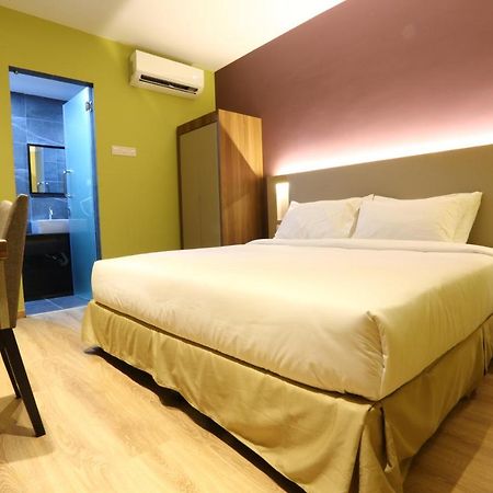 Capital O 9010 Yee Hotel Johor Bahru Exterior foto